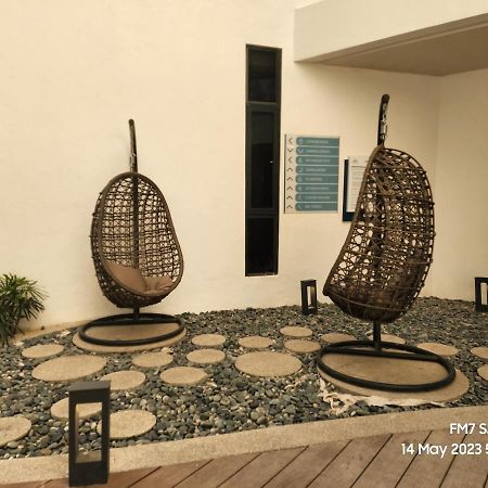 Seaview Luxury Suites At The Shore Kota Kinabalu Exterior foto